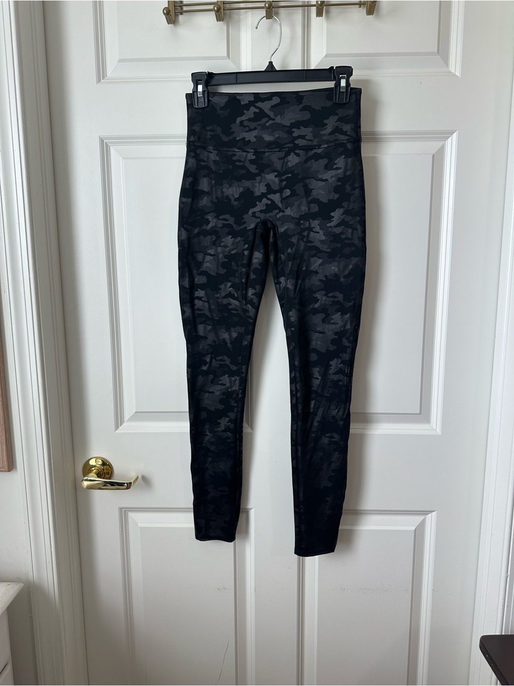 Spanx Faux Leather Camo Matte Black Leggings Size XL Tummy Control
